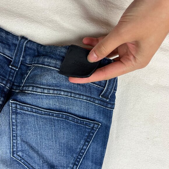 Candiani Closed Blue Jeans Size 26 Raw Hem Denim Dark Wash Distressed Threads - Picture 13 of 16